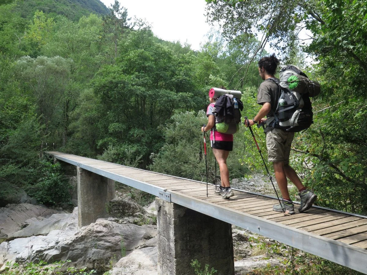 Senderistas en la Senda Pirenaica-GR11, Pirineos
