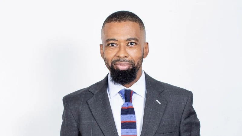Mokgome Mogoba - Fundador y socio director