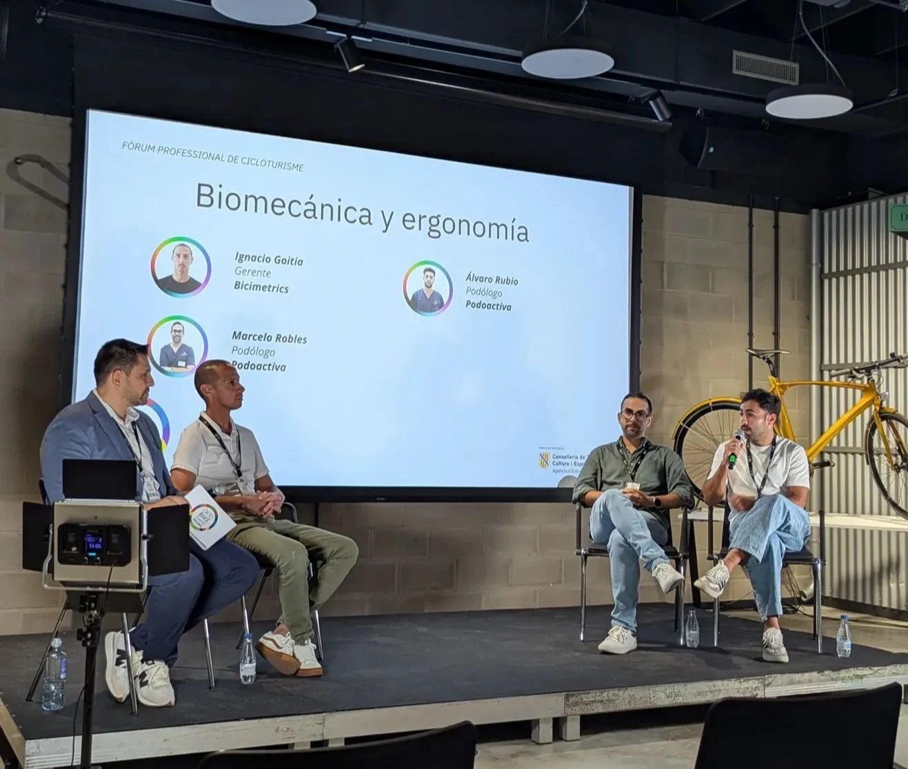 Ponentes en mesa redonda