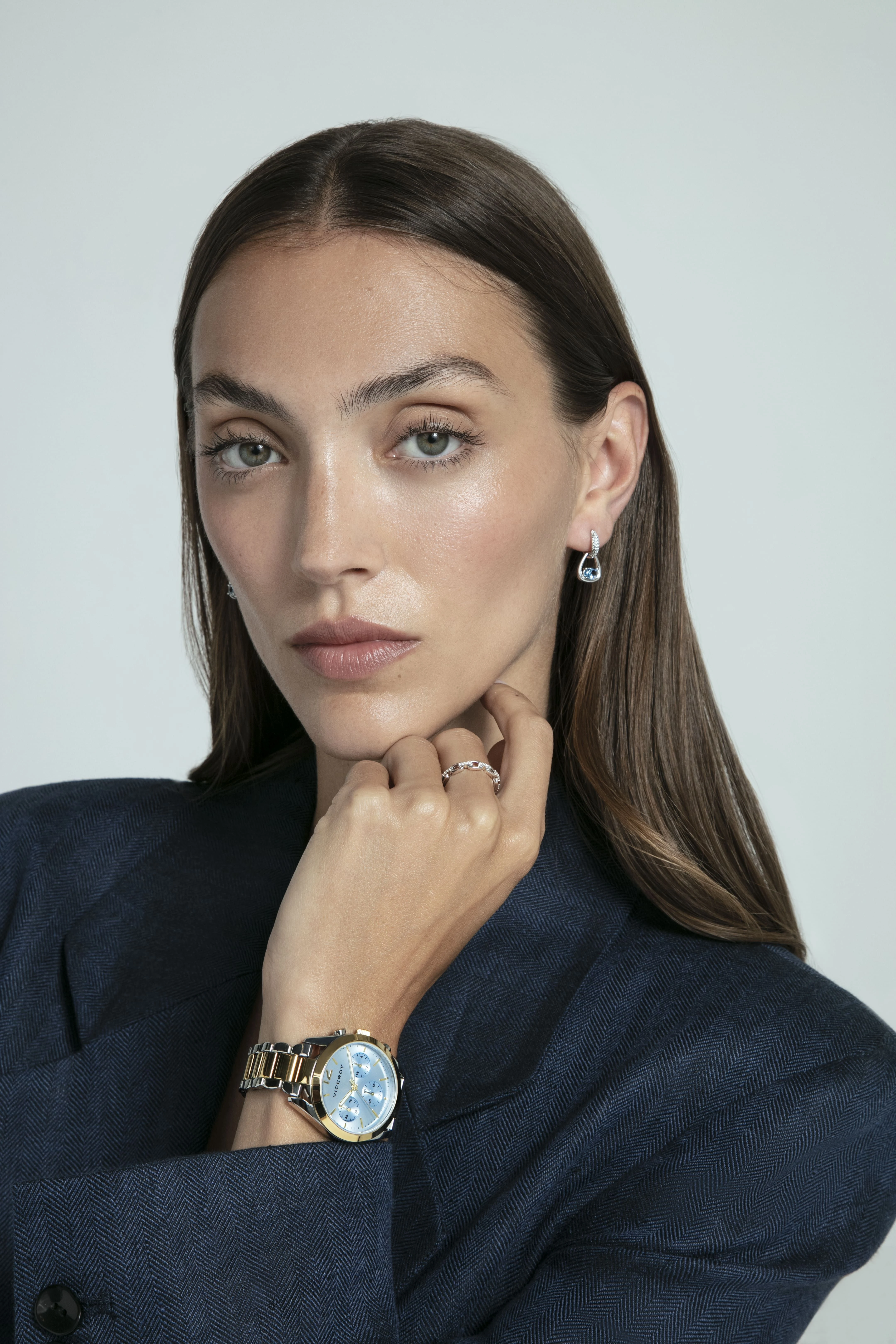 Reloj bicolor y joyas Viceroy.