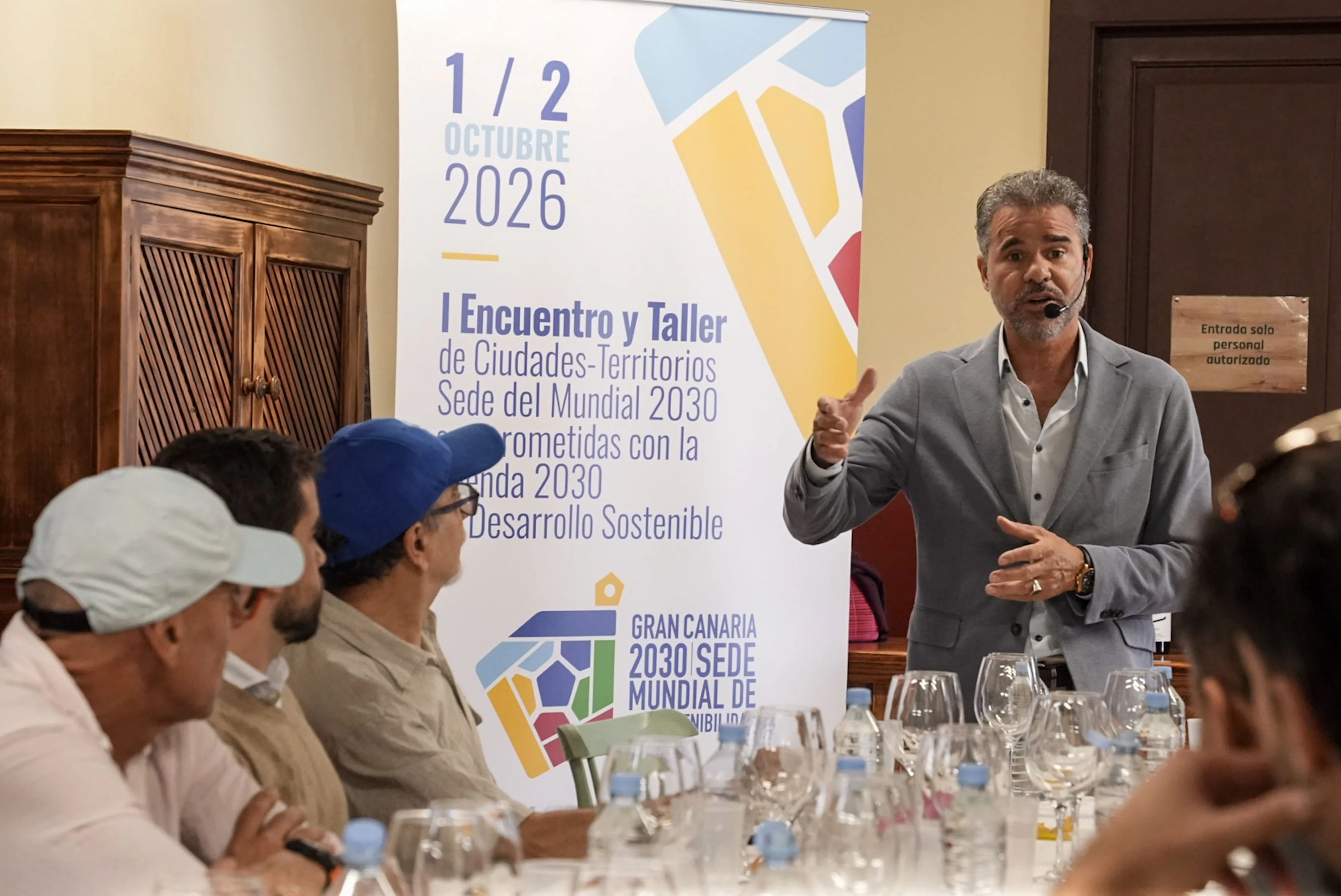 Momento de la cata a cargo de Juan García Socas